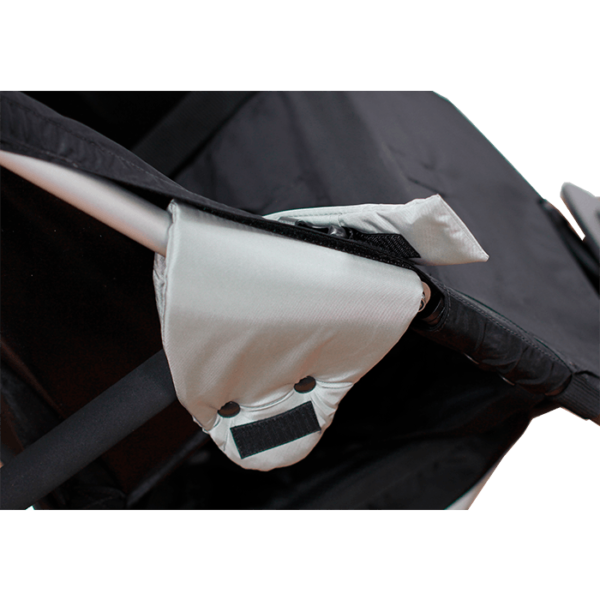 Delta jogger is included with side pads and padded straps for the hip, to prevent the user from getting harmed by hitting the frame with their body or getting scratchs on their body
