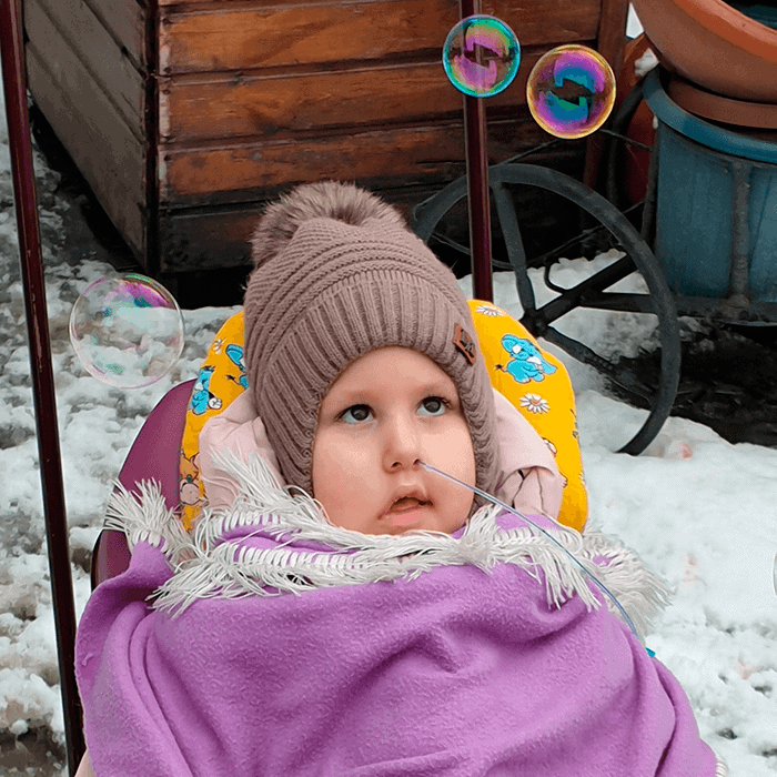 SitterSeat-Zlata-ParentStory-InSnow